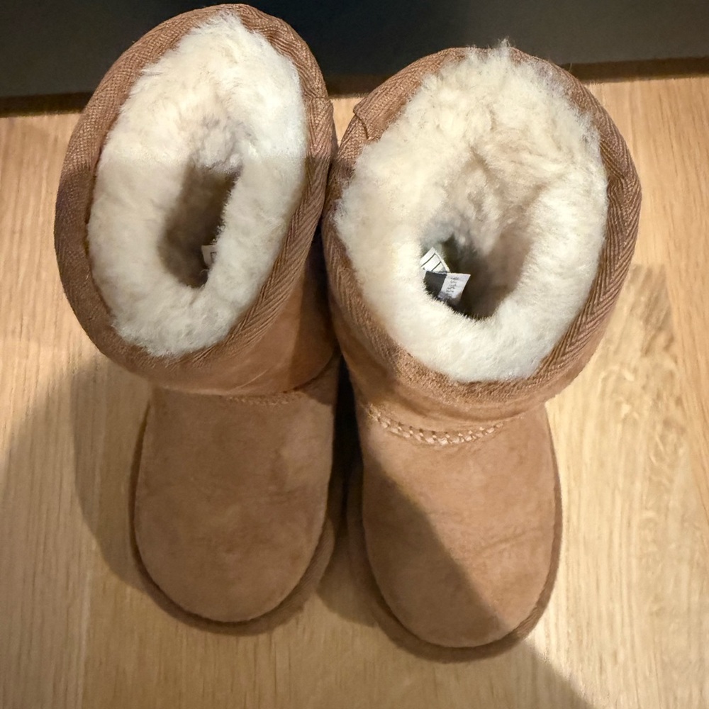 UGG Kids Boots in Tan and Cream